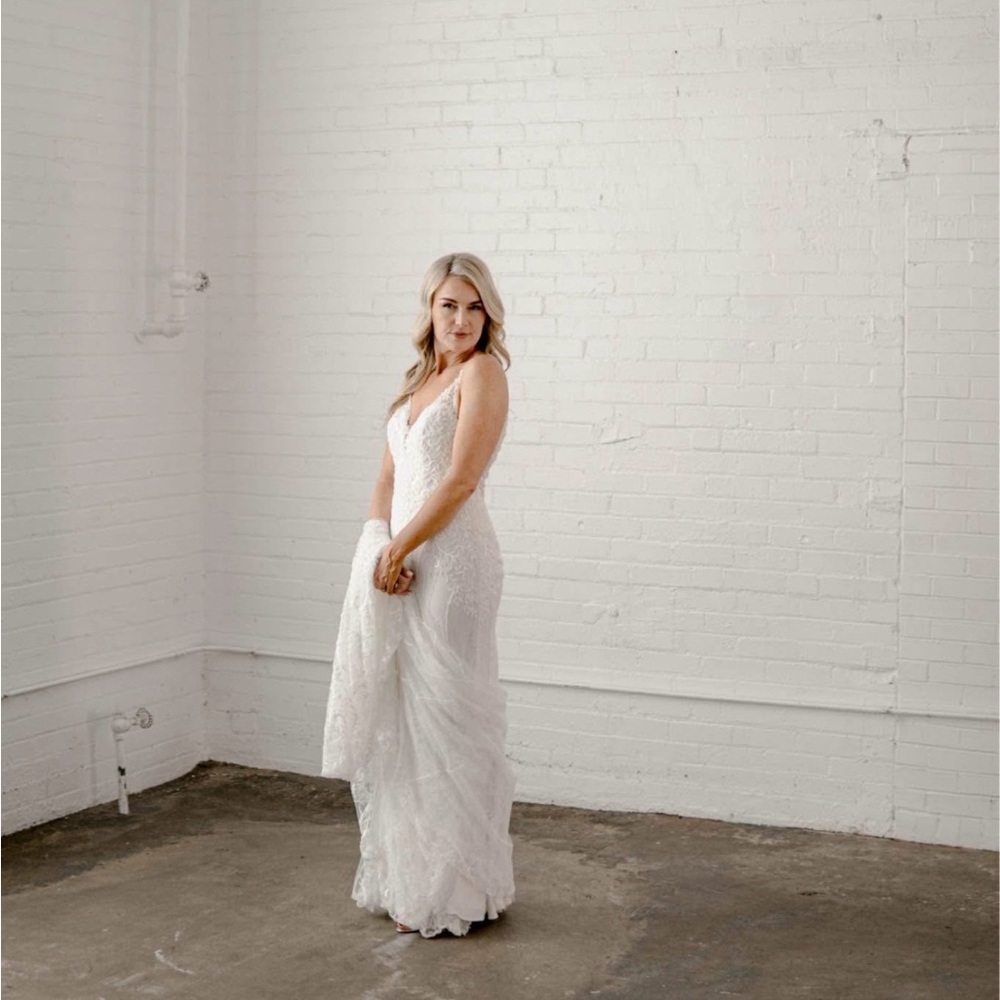 Stunning White Wedding Dress - Size 8